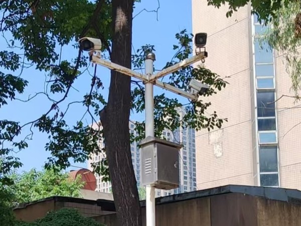 為您在西安的工廠安裝智能監控攝像頭，構筑安全與效率的堅實屏障